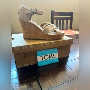 Toms strappy wedges size 8.5